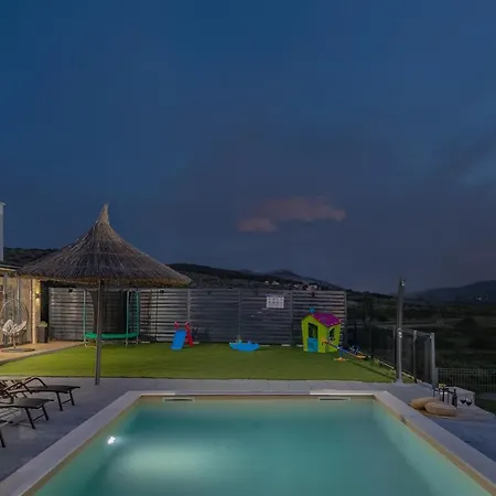 New - Luxury Vacation Villa